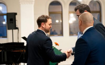 V utorok 11. marca sa v Synagóge v Nitre uskutočnilo slávnostné oceňovanie najúspešnejších športovcov mesta za rok 2024. Ceny odovzdali primátor mesta Nitra Marek Hattas a predseda komisie pre šport Ladislav Turba. Medzi najúspešnejších trénerov mesta Nitra bol aj náš tréner Ing.Ivan Kiko. Srdečne gratulujeme a tešíme sa z tohto vzácneho ocenenia.